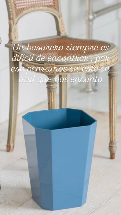 Basurero en madera